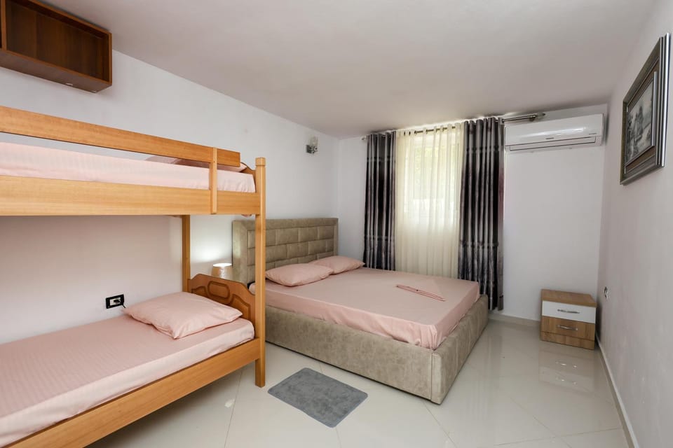 Bed, Photo of the whole room, Bedroom, bunk bed, air conditioner