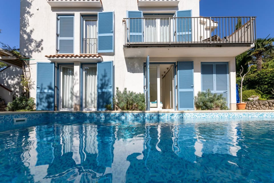 Property building, Swimming pool