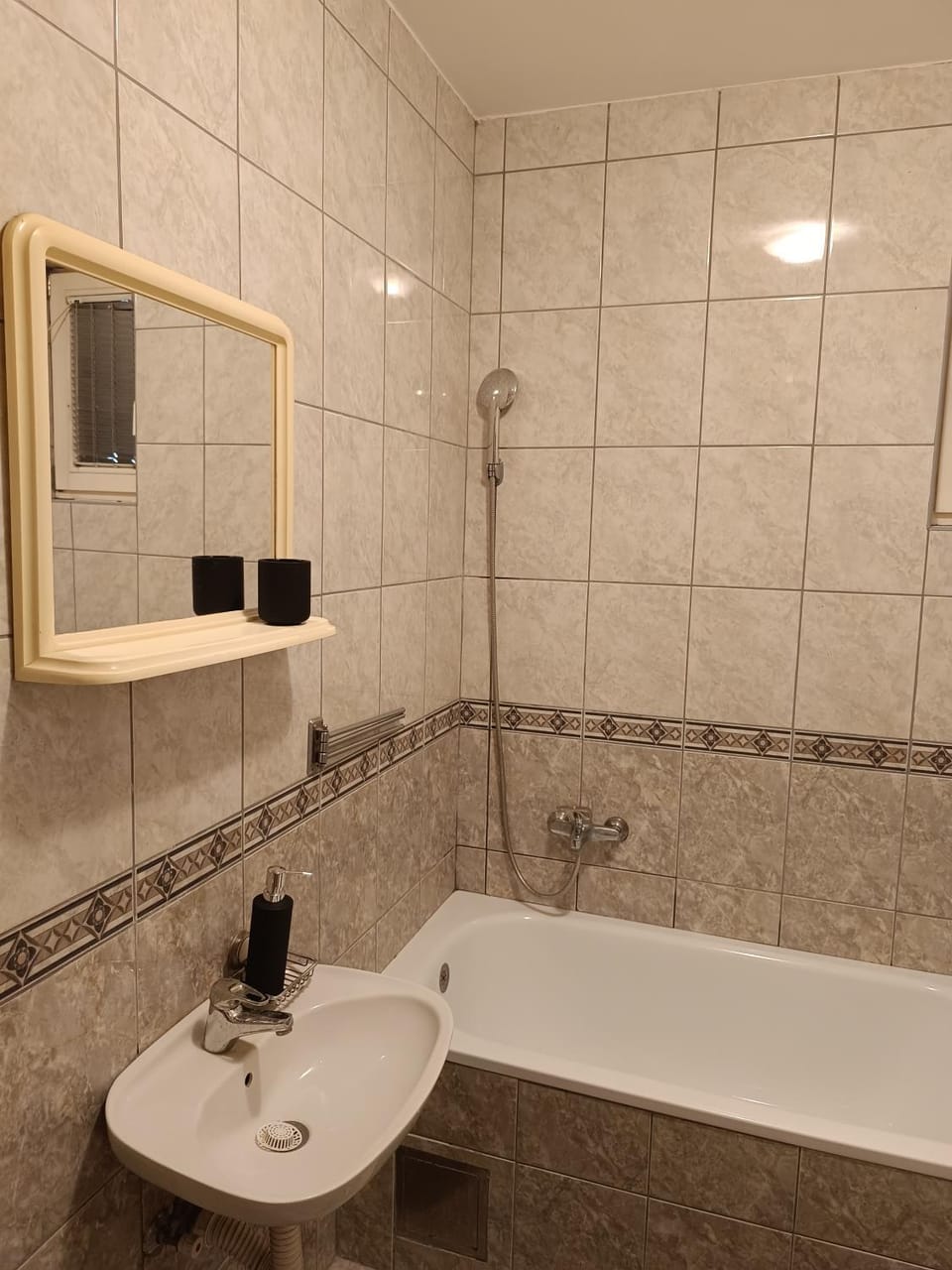 Stan u centru Bijeljine, 38m2, luksuzno opremljen, internet, kablovska, klima Apartment in Vojvodina