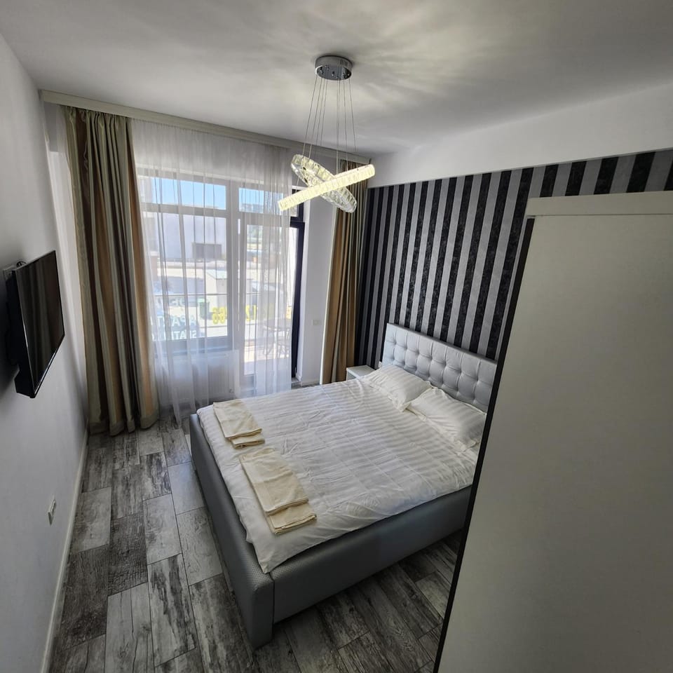 Bed, TV and multimedia, Photo of the whole room, Bedroom, towels