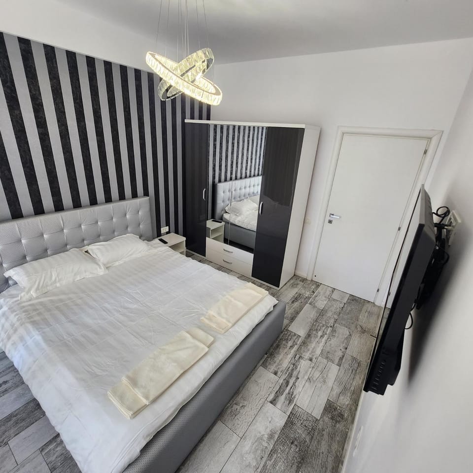 Bed, TV and multimedia, Photo of the whole room, Bedroom, wardrobe