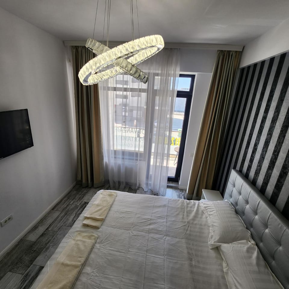 Bed, TV and multimedia, Balcony/Terrace, Bedroom