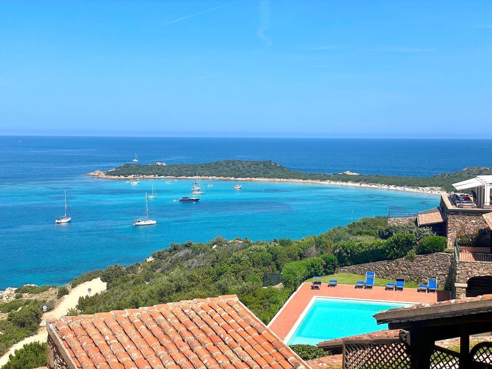 Natural landscape, View (from property/room), Balcony/Terrace, Beach, Pool view, Sea view, Swimming pool, Swimming pool