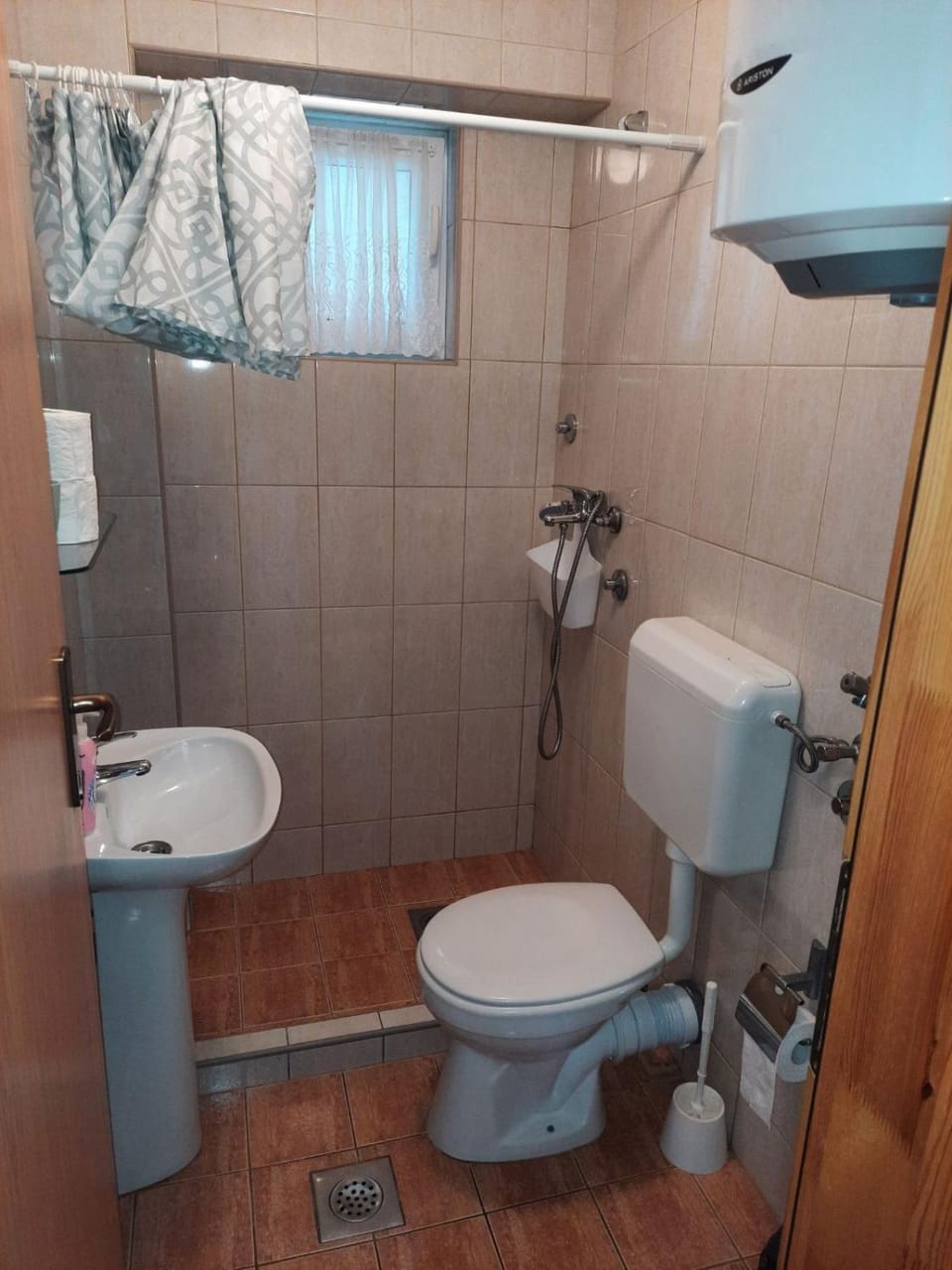 Shower, Toilet, Bathroom, towels