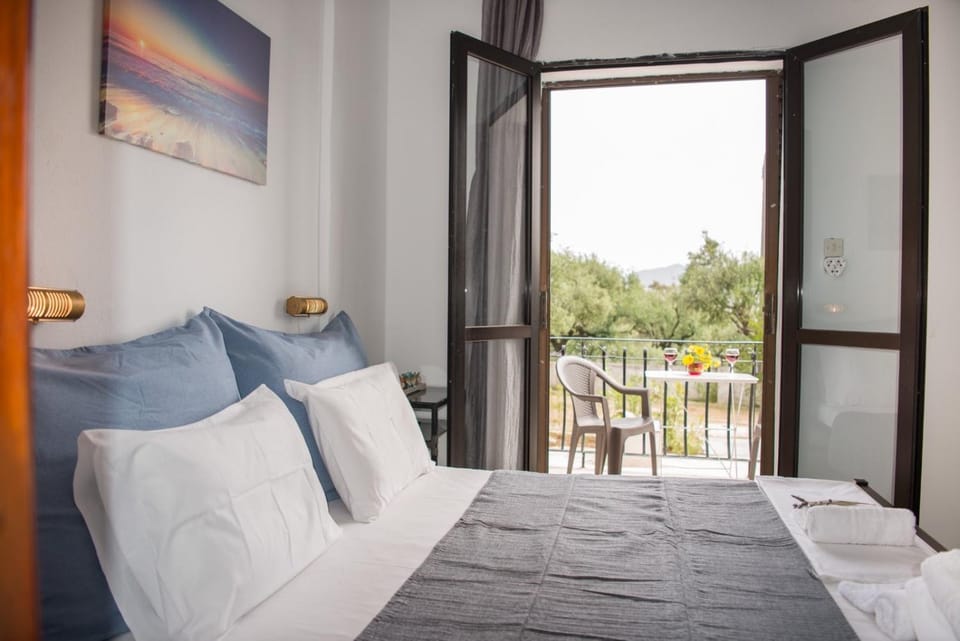 Bed, Balcony/Terrace, Bedroom, towels