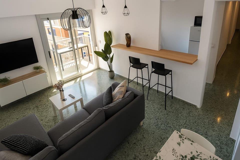 Communal lounge/ TV room, TV and multimedia, Living room, Seating area, Evening entertainment