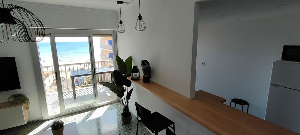 Communal lounge/ TV room, Kitchen or kitchenette, Dining area, Sea view