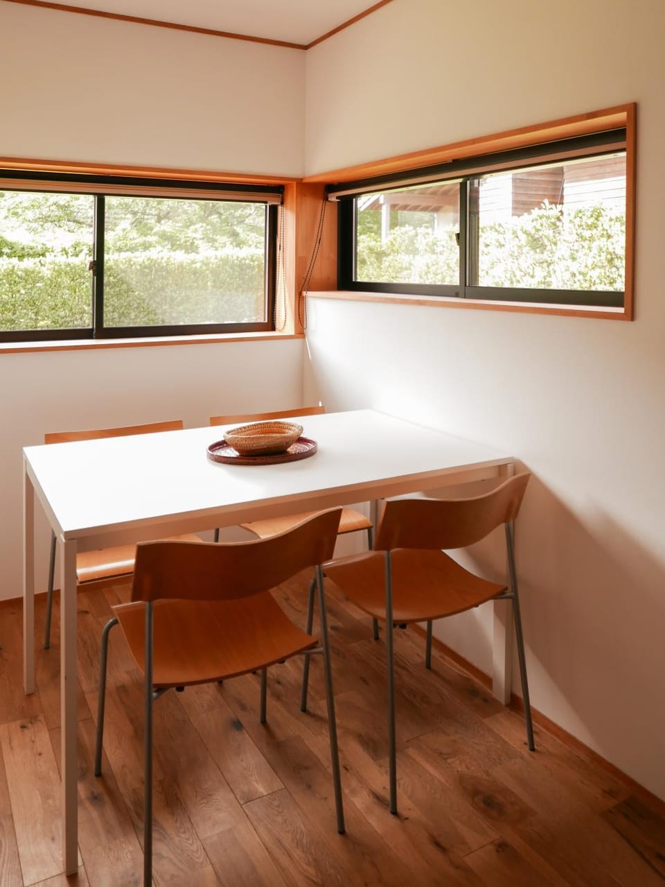 Seating area, Dining area