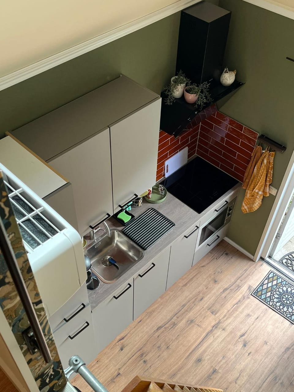 Coffee/tea facilities, Kitchen or kitchenette, oven, stove