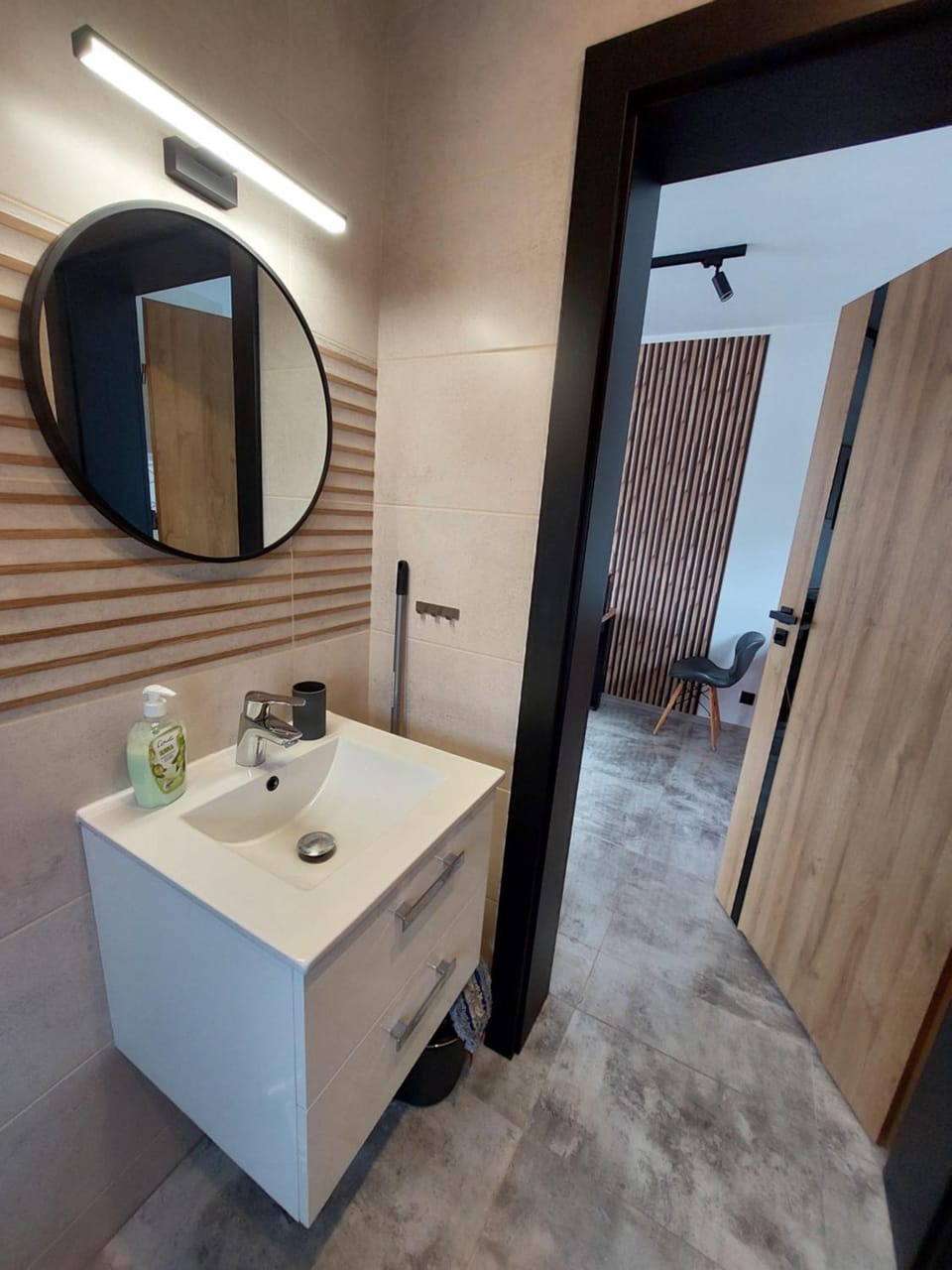 Bathroom, hair dryier, towels