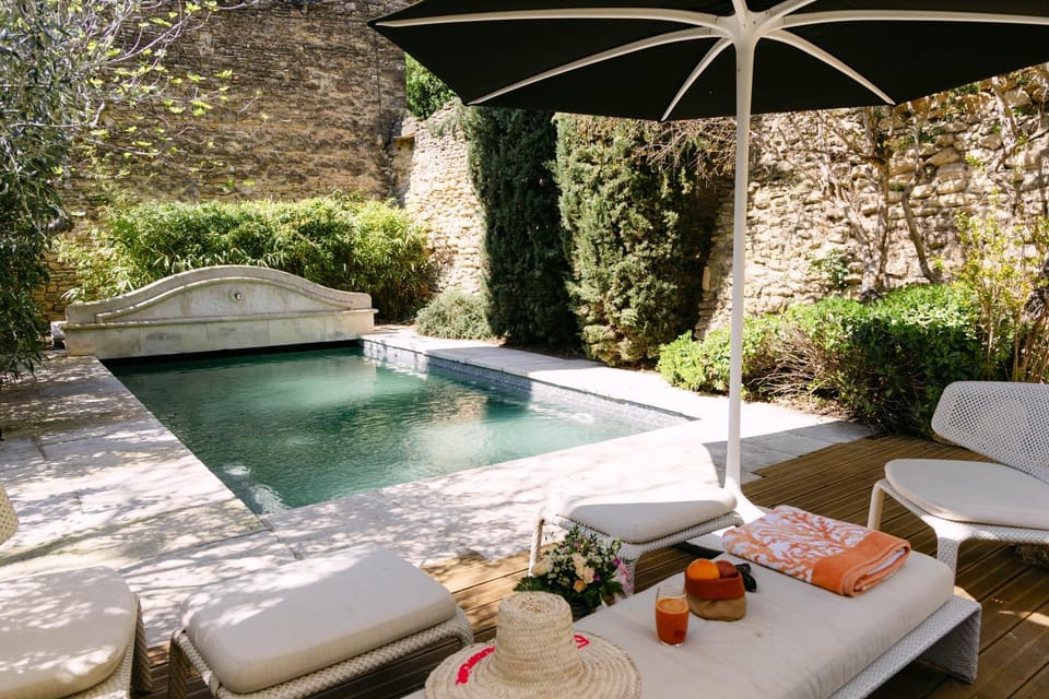 Natural landscape, Garden, Living room, Food and drinks, Seating area, Food, Garden view, Pool view, Swimming pool, sunbed