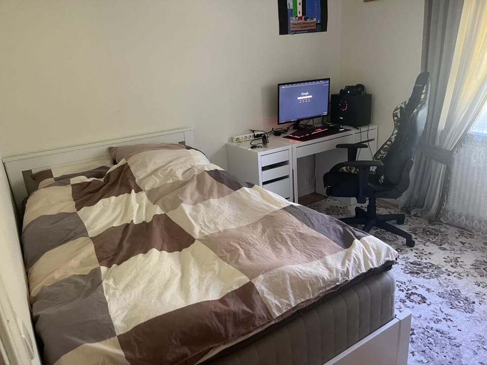 Communal lounge/ TV room, Bed, Evening entertainment