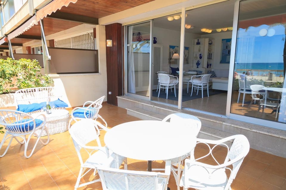 View (from property/room), Balcony/Terrace, Dining area