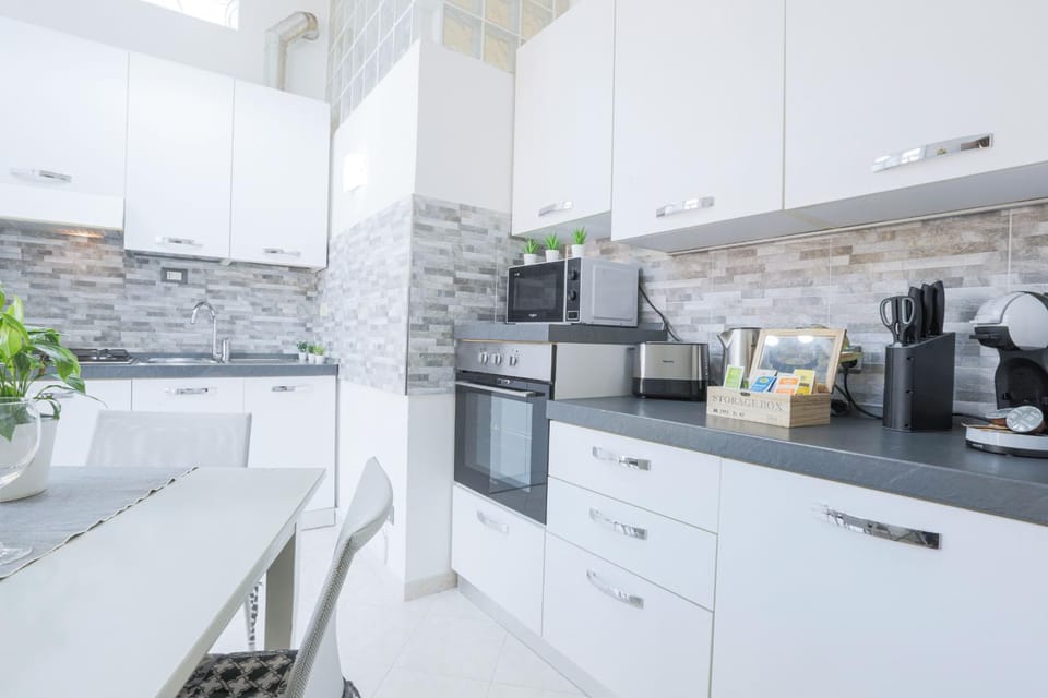 Dining area, kitchen