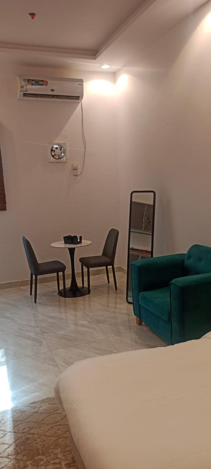 Seating area, air conditioner