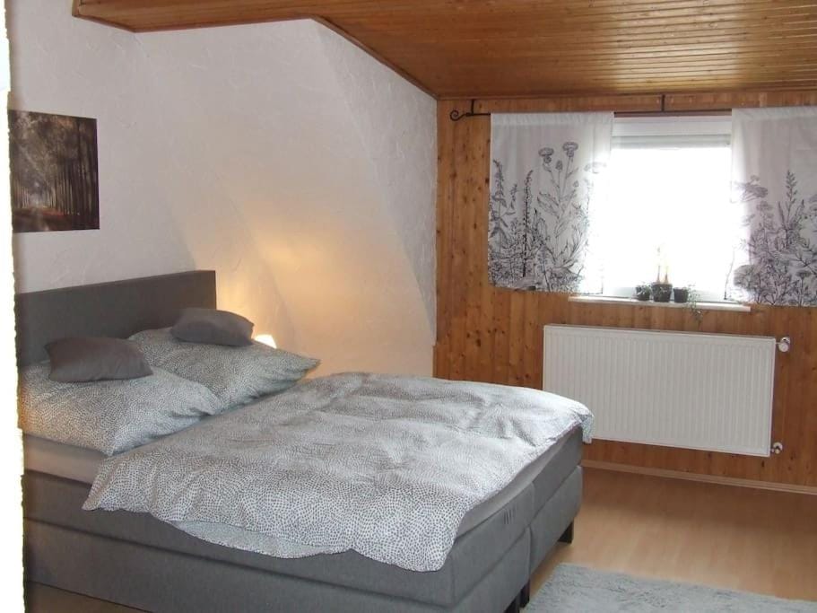 Bed, Photo of the whole room, Bedroom