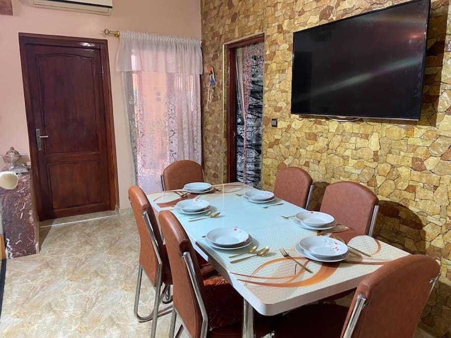TV and multimedia, Seating area, Dining area, air conditioner
