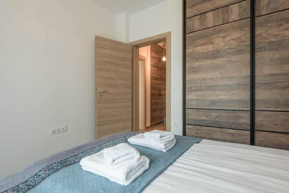 Bed, Bedroom, towels, wardrobe
