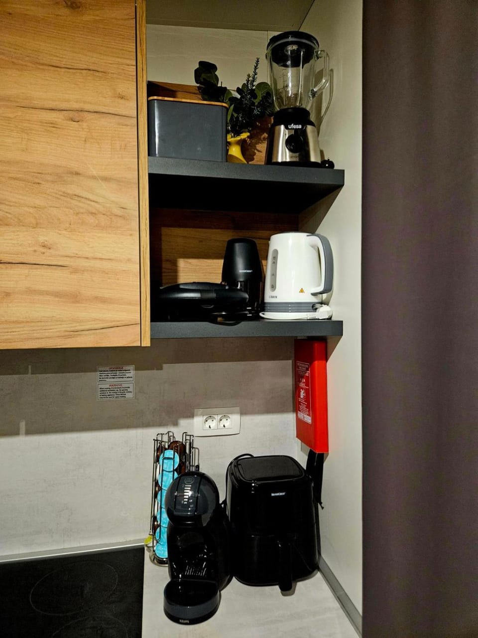 Coffee/tea facilities, toaster