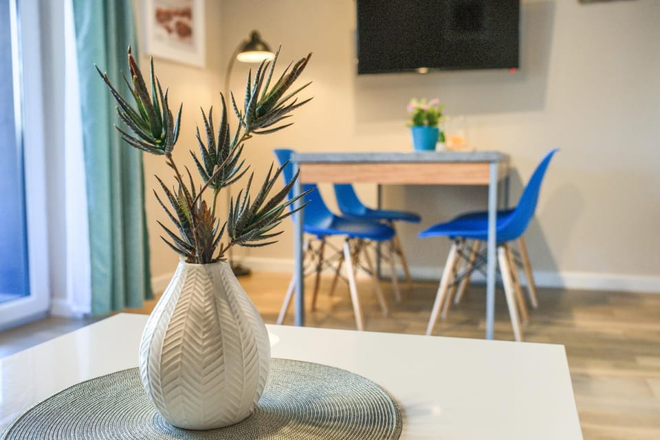 TV and multimedia, Seating area, Dining area