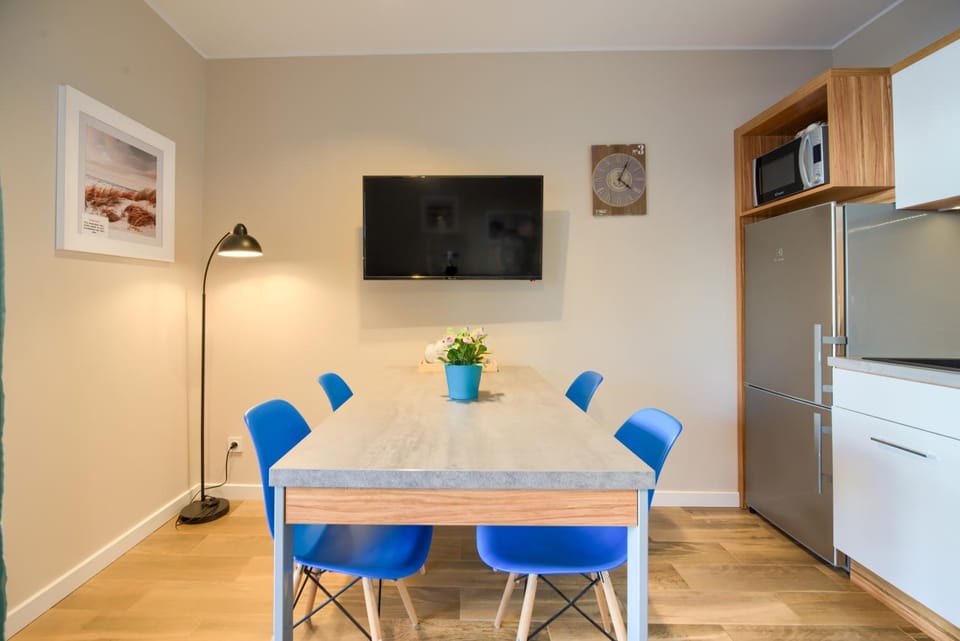 TV and multimedia, Kitchen or kitchenette, Seating area, Dining area