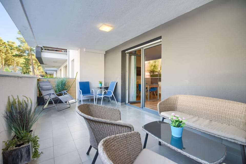 Day, Balcony/Terrace, Seating area