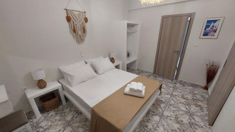 Endless Blue House in Decentralized Administration of the Aegean