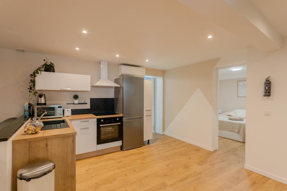 Kitchen or kitchenette, oven, stove