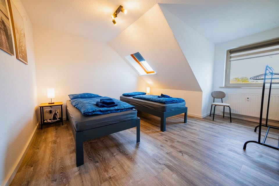 Bed, View (from property/room), Photo of the whole room, Decorative detail, Seating area, Bedroom
