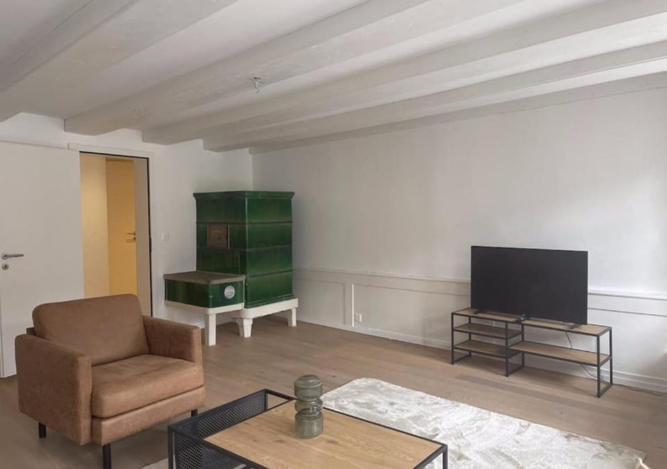 Facade/entrance, TV and multimedia, Living room, Seating area, furniture