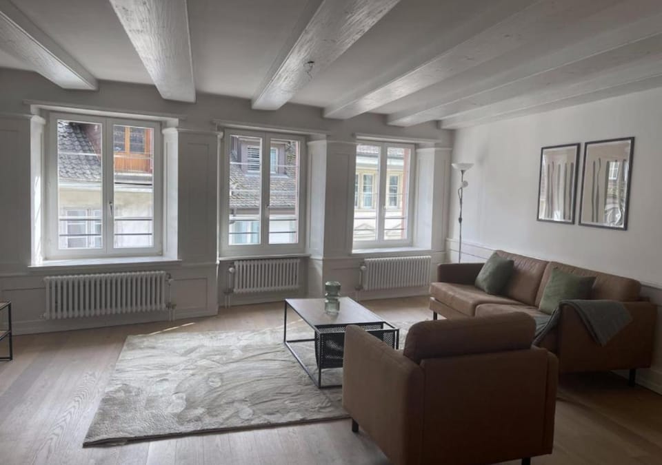 Living room, Seating area, furniture, internet