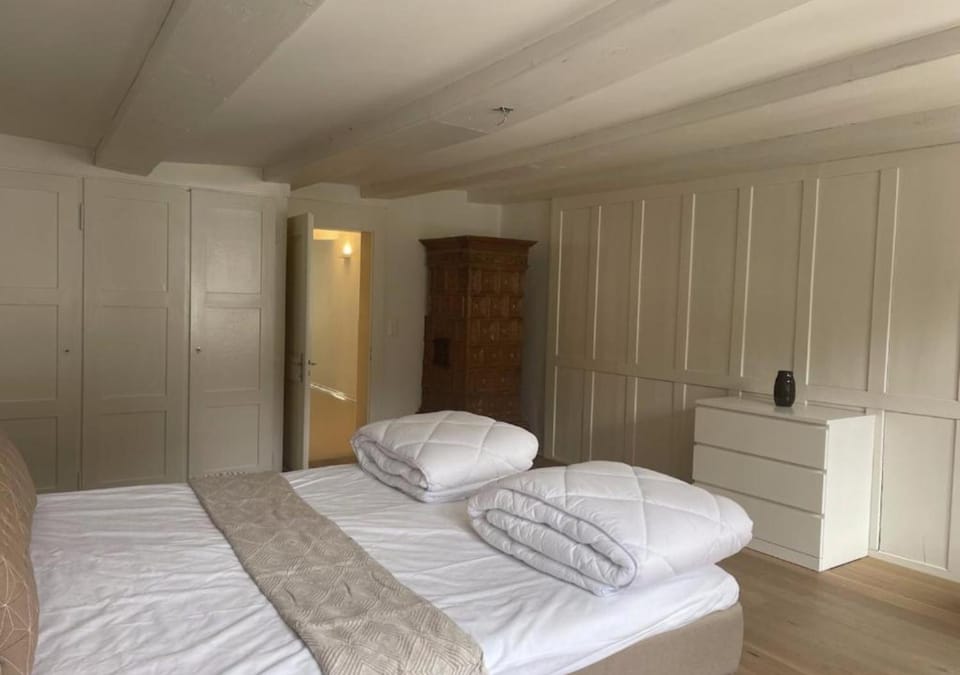 Bed, Photo of the whole room, Bedroom, Family, wardrobe
