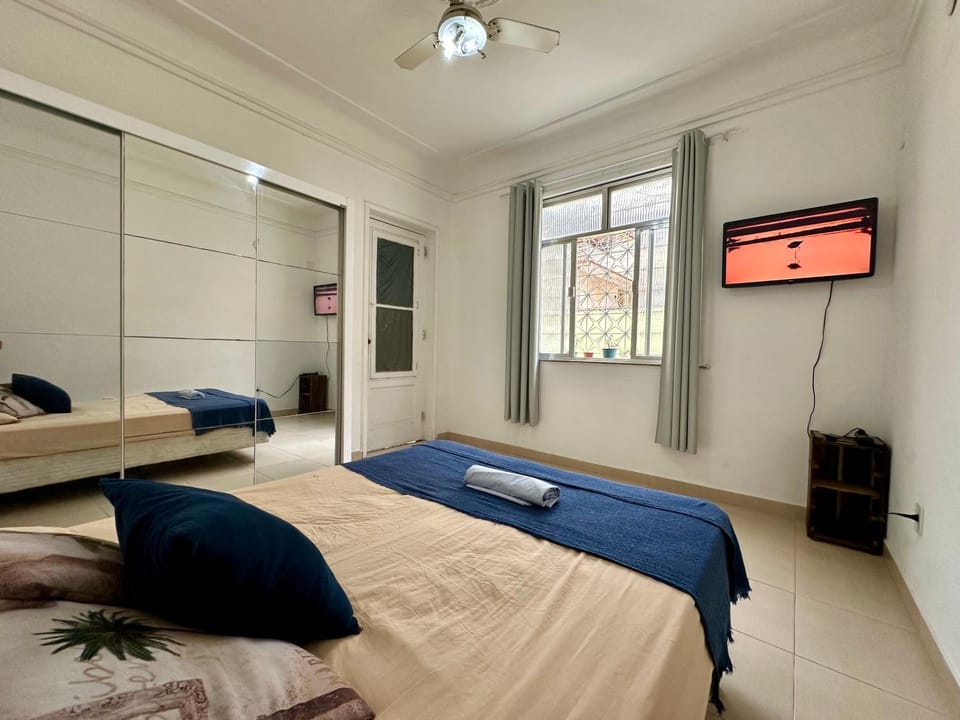 Bed, TV and multimedia, Bedroom