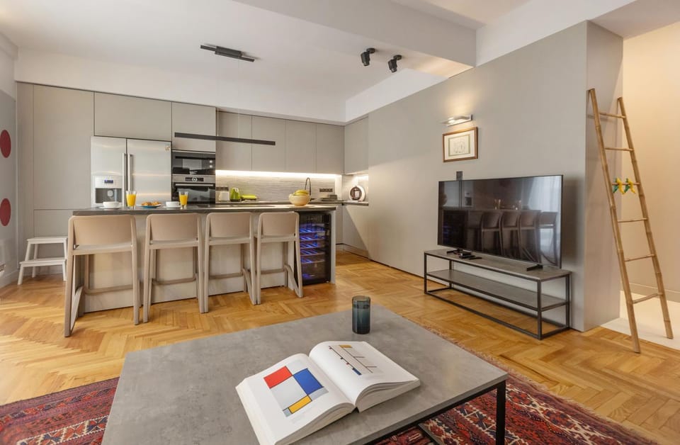 TV and multimedia, Kitchen or kitchenette, oven, stove
