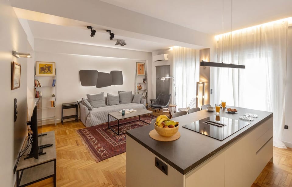 TV and multimedia, Kitchen or kitchenette, Living room, Photo of the whole room, Seating area, Dining area
