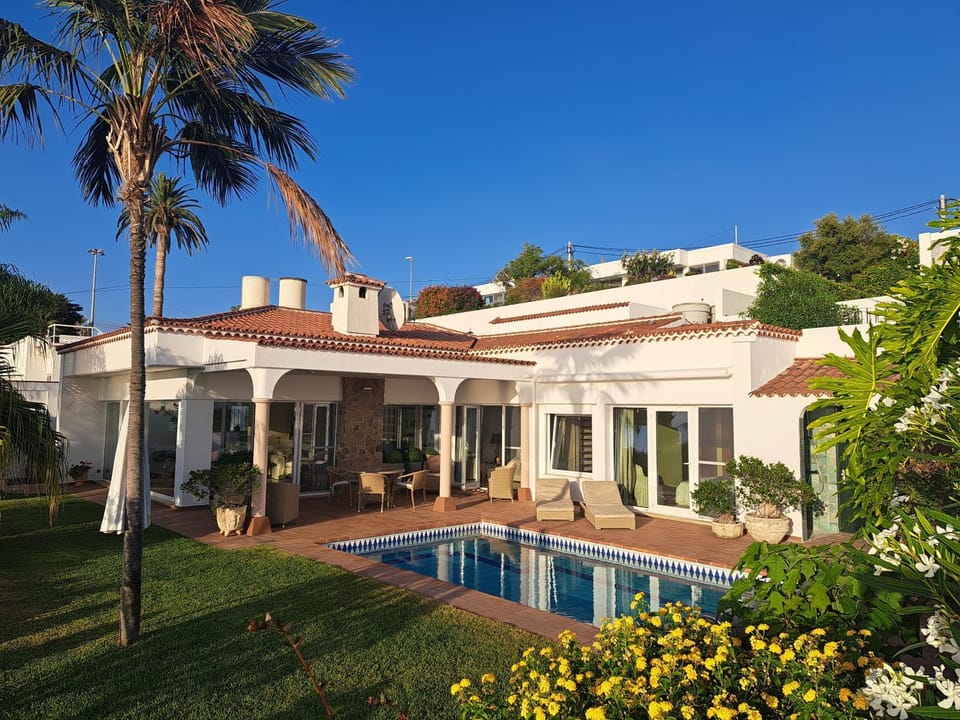 Property building, Day, Garden, Garden view, Pool view, Swimming pool, sunbed