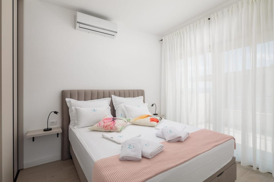 TT - Apartments with private parking Apartment in Split-Dalmatia County