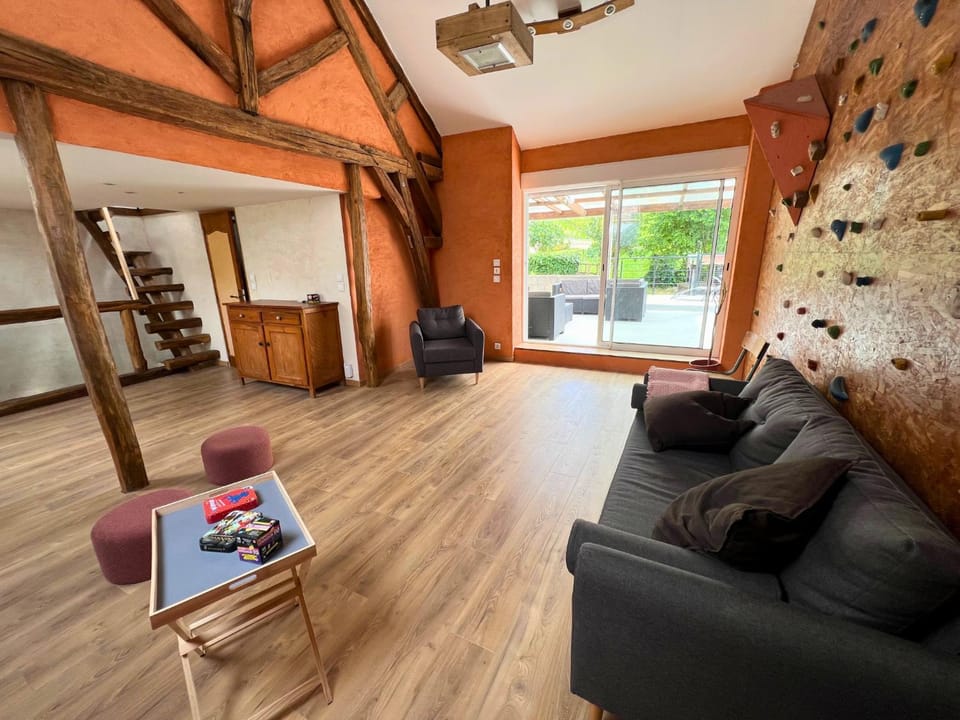 Game Room, Living room, Seating area