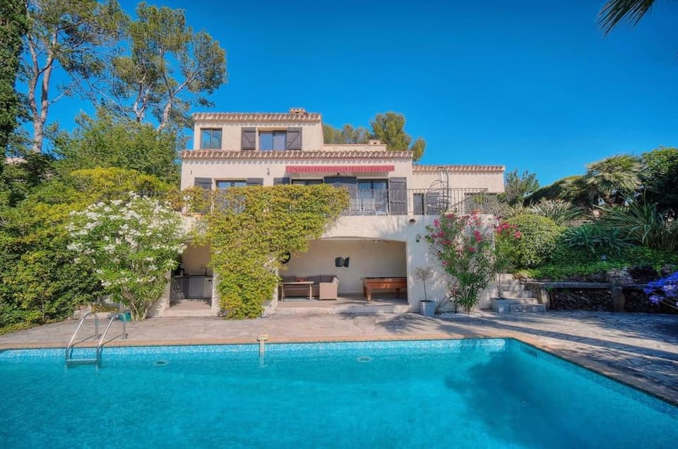 Luxury Getaway - Modern Villa with pool and AC Villa in Mougins