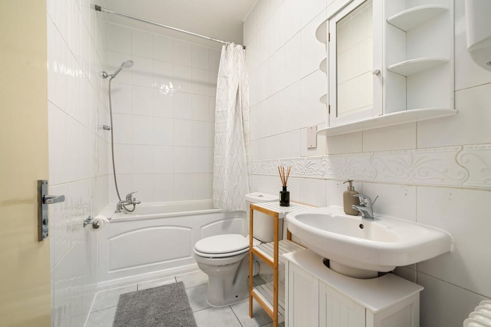 Shower, Toilet, Bathroom, Bath, towels