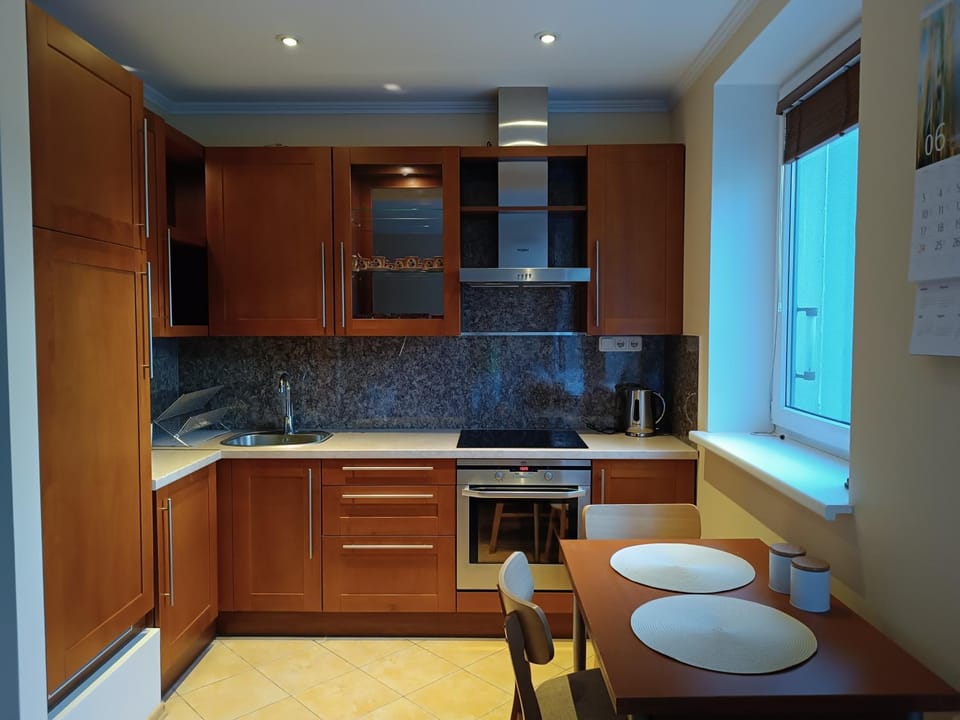 Kitchen or kitchenette, Dining area, stove