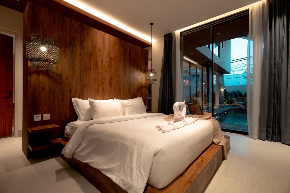 Bed, Photo of the whole room, Bedroom, towels
