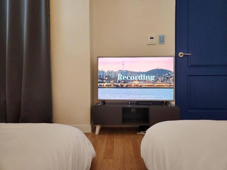 Relaxing in Downtown Apartment in Seoul