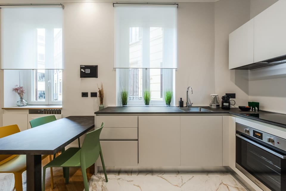 Coffee/tea facilities, Kitchen or kitchenette, Dining area, dishwasher, oven, stove