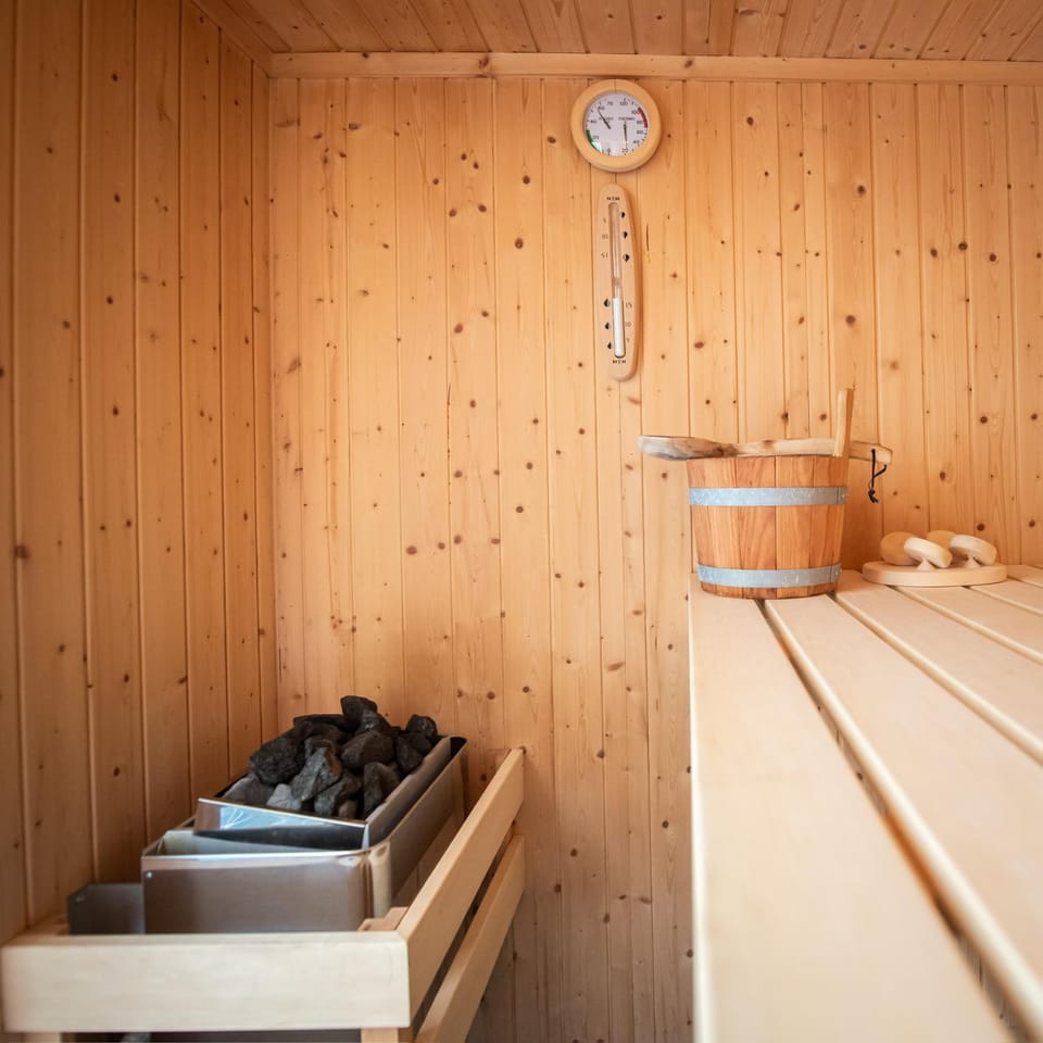 Sauna, Living room, Spa and wellness centre/facilities, towels