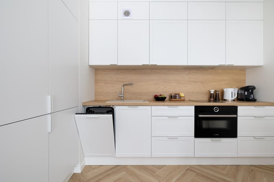 Coffee/tea facilities, Kitchen or kitchenette, stove