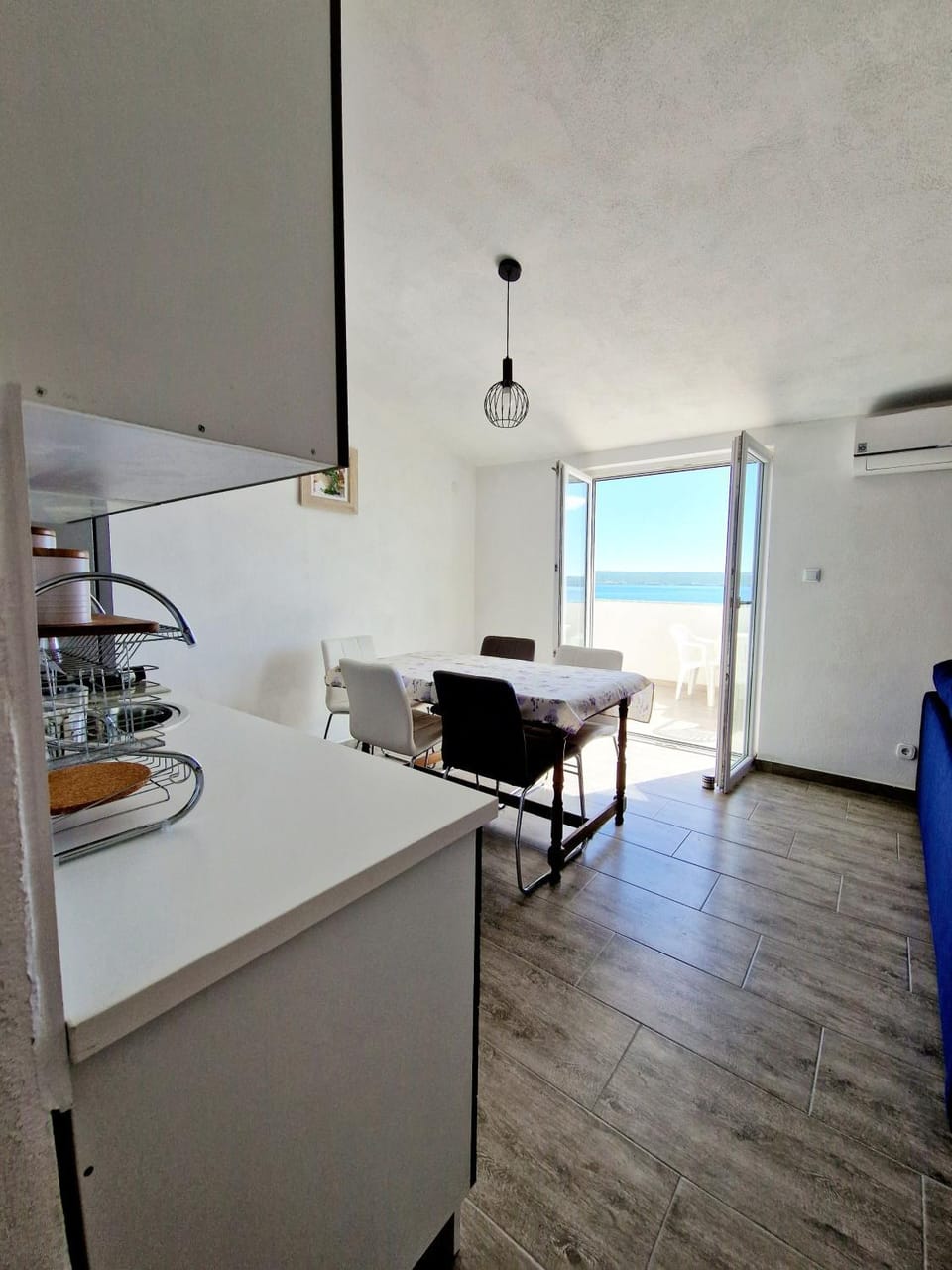 Dining area, kitchen