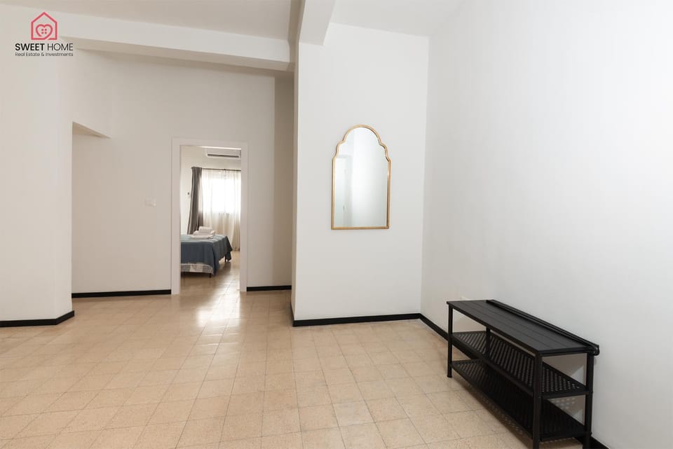 Sea view apartment with balcony Apartment in Netanya