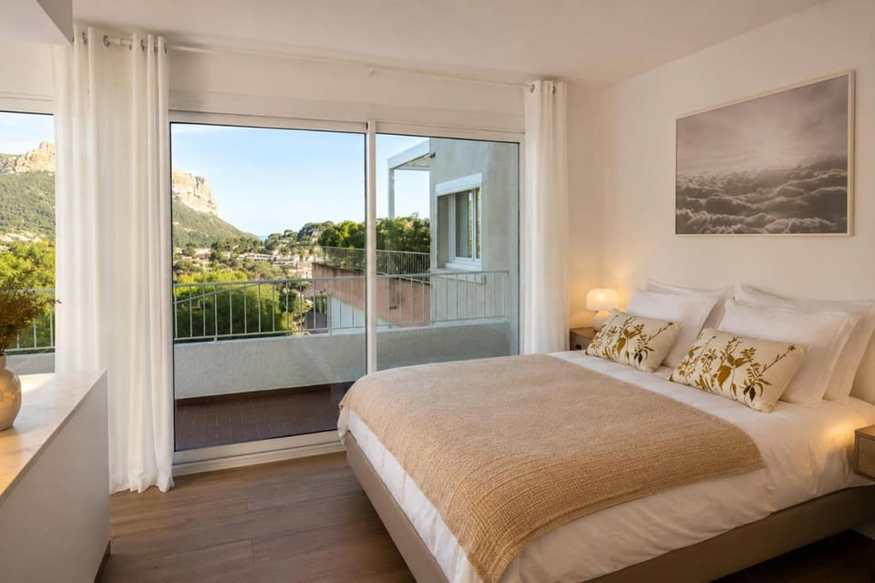 Bed, Natural landscape, View (from property/room), Balcony/Terrace, Photo of the whole room, Bedroom, Mountain view