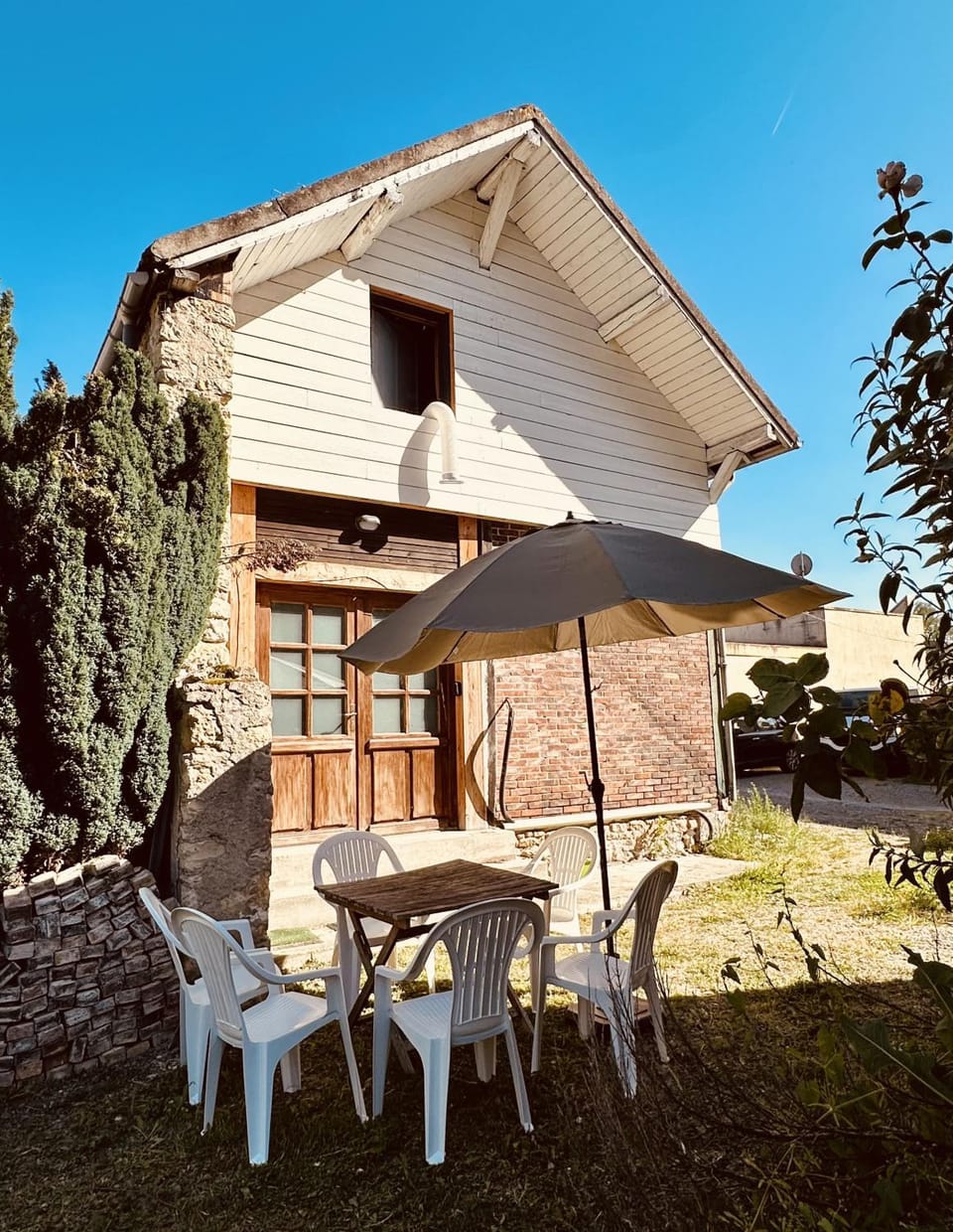 A6 Parking Wifi 1 chambre 3 lits, 1 canapé lit 2 à 6 pers Clim Mobile Réduc à la semaine ou mois Apartment in Bourgogne-Franche-Comté